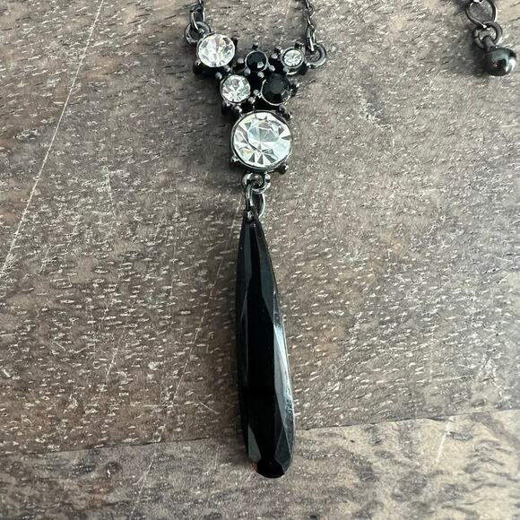 Vintage Avon SAQ Crystal Rhinestone and Black Pendant Elegant Necklace - Picture 3 of 5